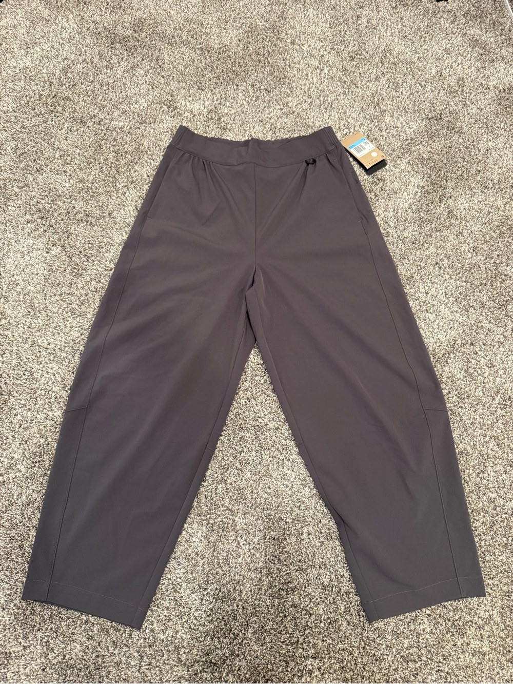 Nike 24.7 PerfectStretch Dri-FIT Barrel Leg Pants NWT Medium Gray HM8847-036